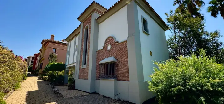 Short-term rent of detached villa in The Golden Mile 2