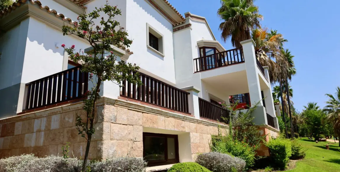 Short-term rent of detached villa in The Golden Mile 4