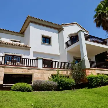 Long-term rent of detached villa in The Golden Mile