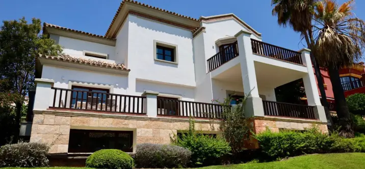 Short-term rent of detached villa in The Golden Mile 4