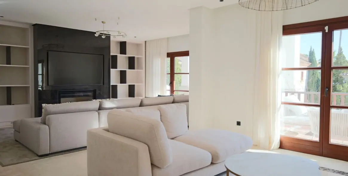 Short-term rent of detached villa in The Golden Mile 6