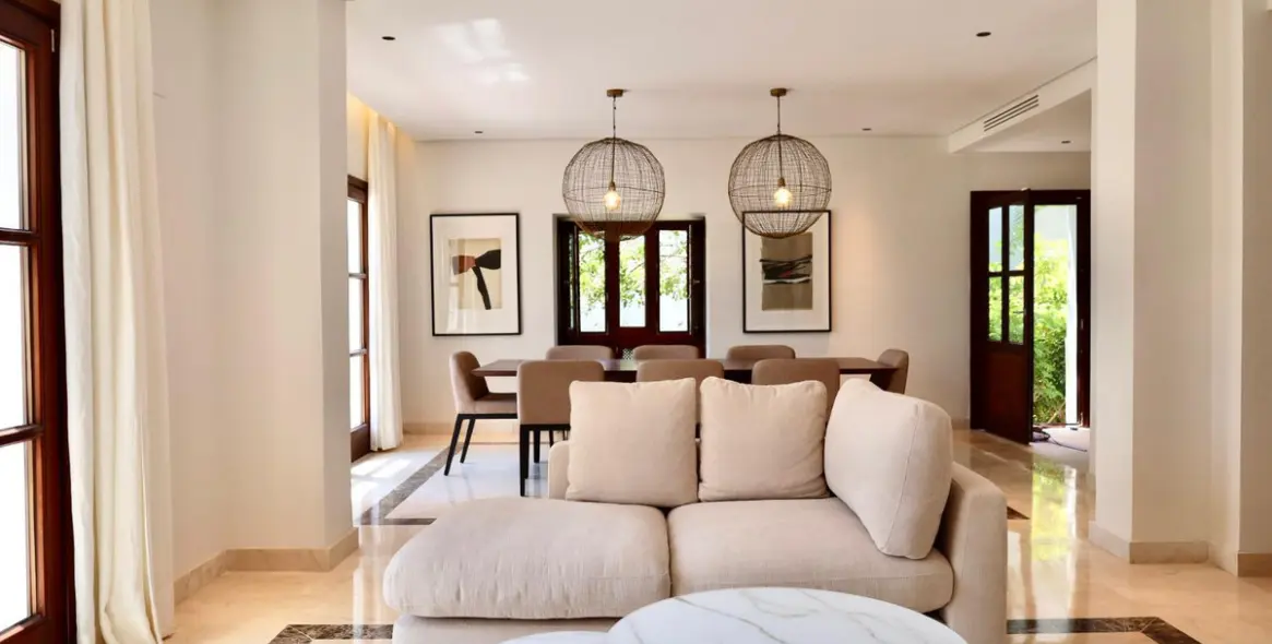 Short-term rent of detached villa in The Golden Mile 8