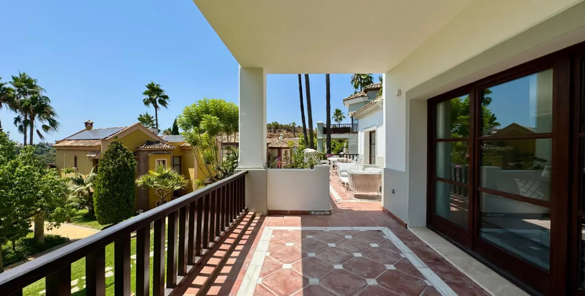 Short-term rent of detached villa in The Golden Mile 15