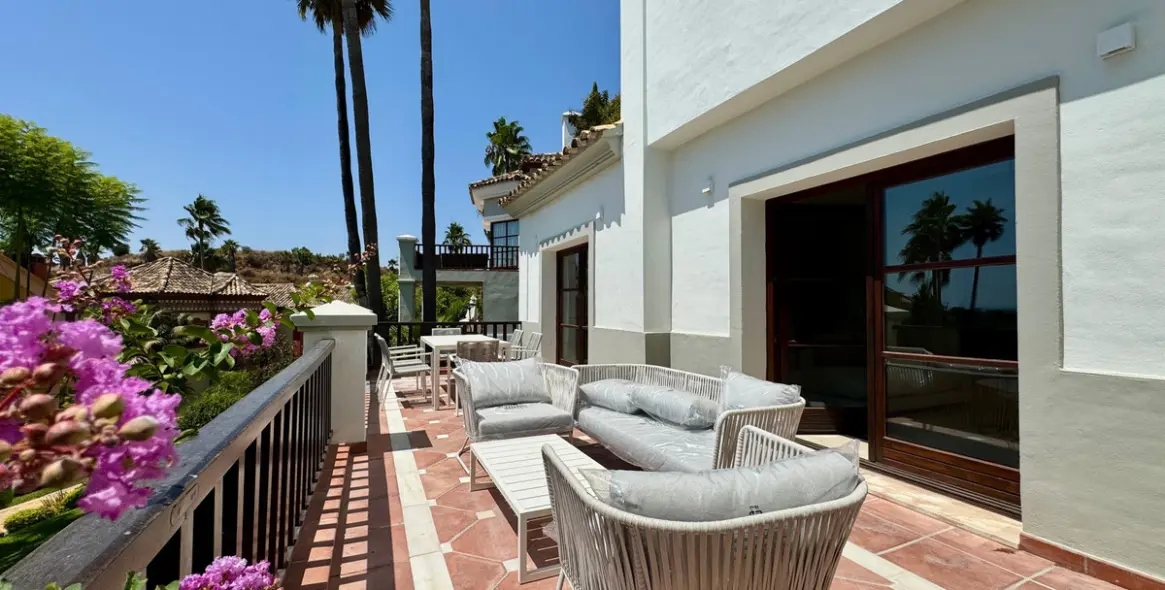 Short-term rent of detached villa in The Golden Mile 17