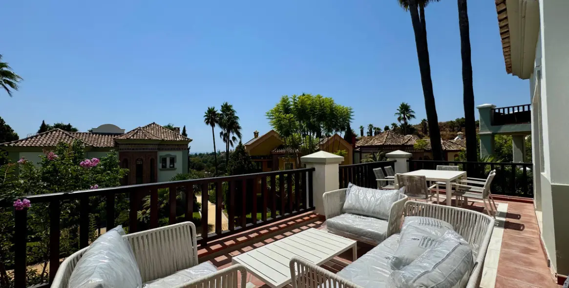 Short-term rent of detached villa in The Golden Mile 18