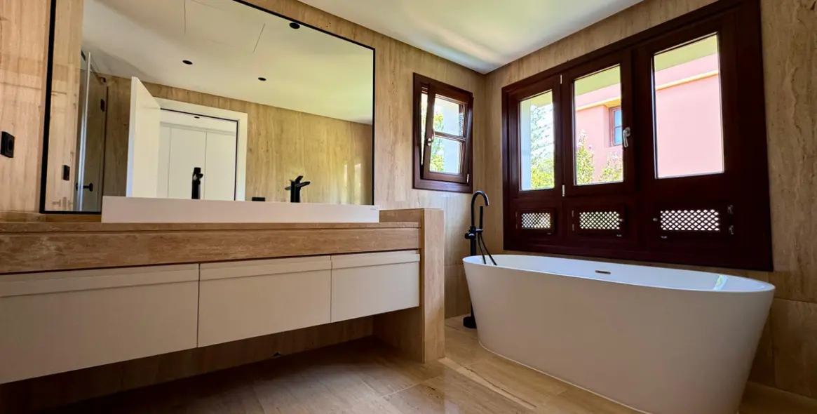 Short-term rent of detached villa in The Golden Mile 22