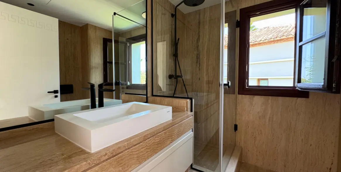 Short-term rent of detached villa in The Golden Mile 28