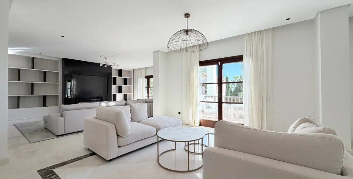 Short-term rent of detached villa in The Golden Mile 58