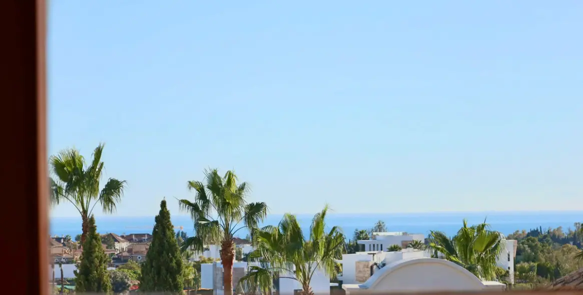 Short-term rent of detached villa in The Golden Mile 66