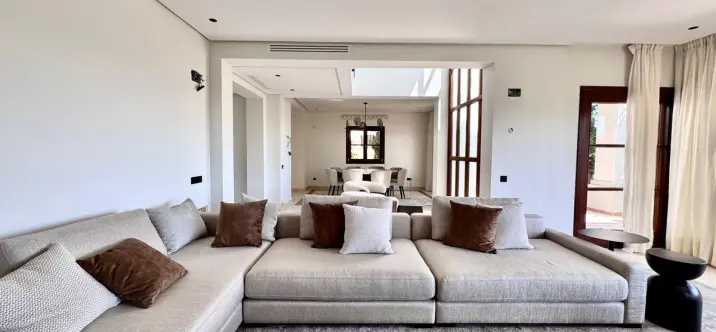 Long-term rent of detached villa in The Golden Mile 1