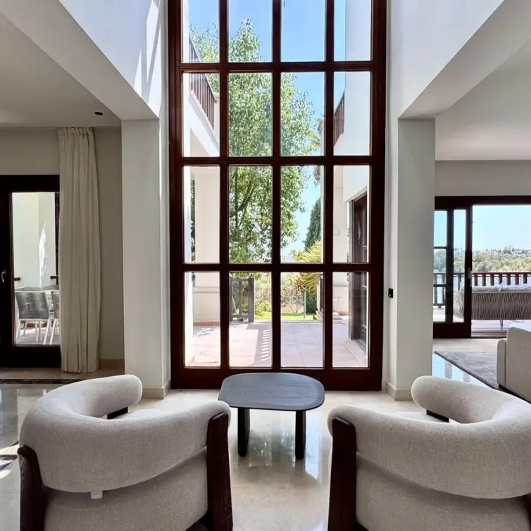 Long-term rent of detached villa in The Golden Mile
