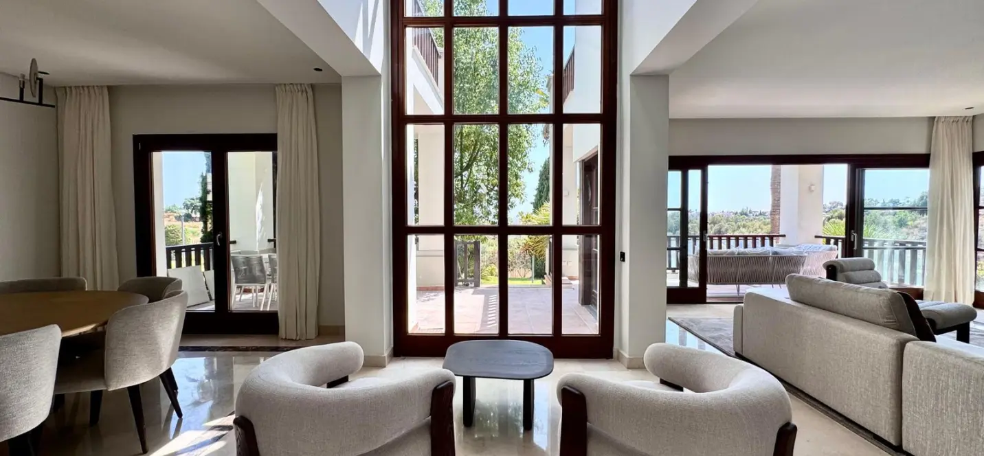 Long-term rent of detached villa in The Golden Mile 0