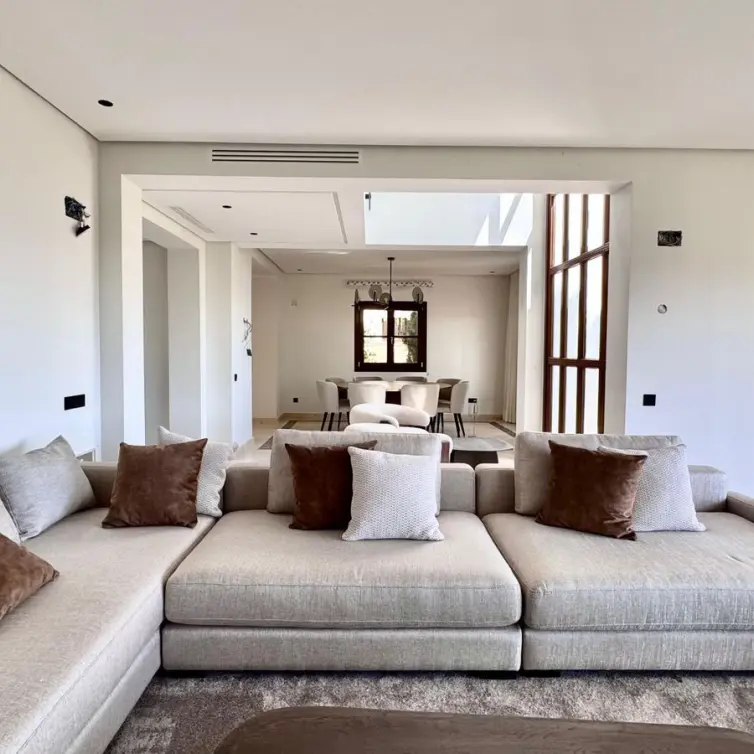 Long-term rent of detached villa in The Golden Mile