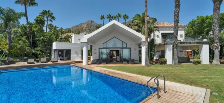 Long-term rent of detached villa in Marbella 0