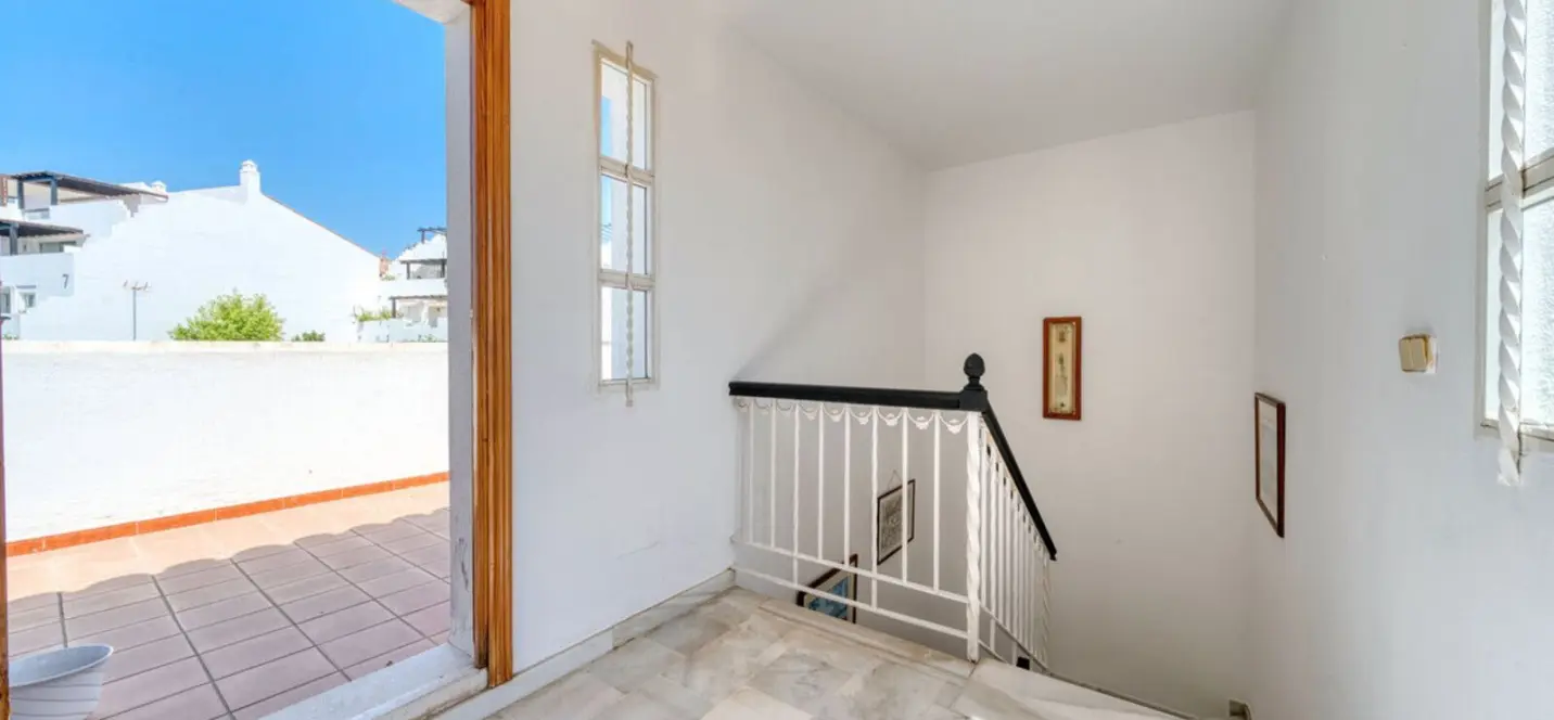 Sale of townhouse in Estepona 3
