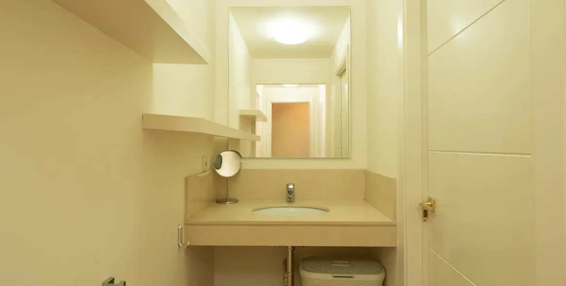 Venta de apartamento en planta media en Benalmadena 37