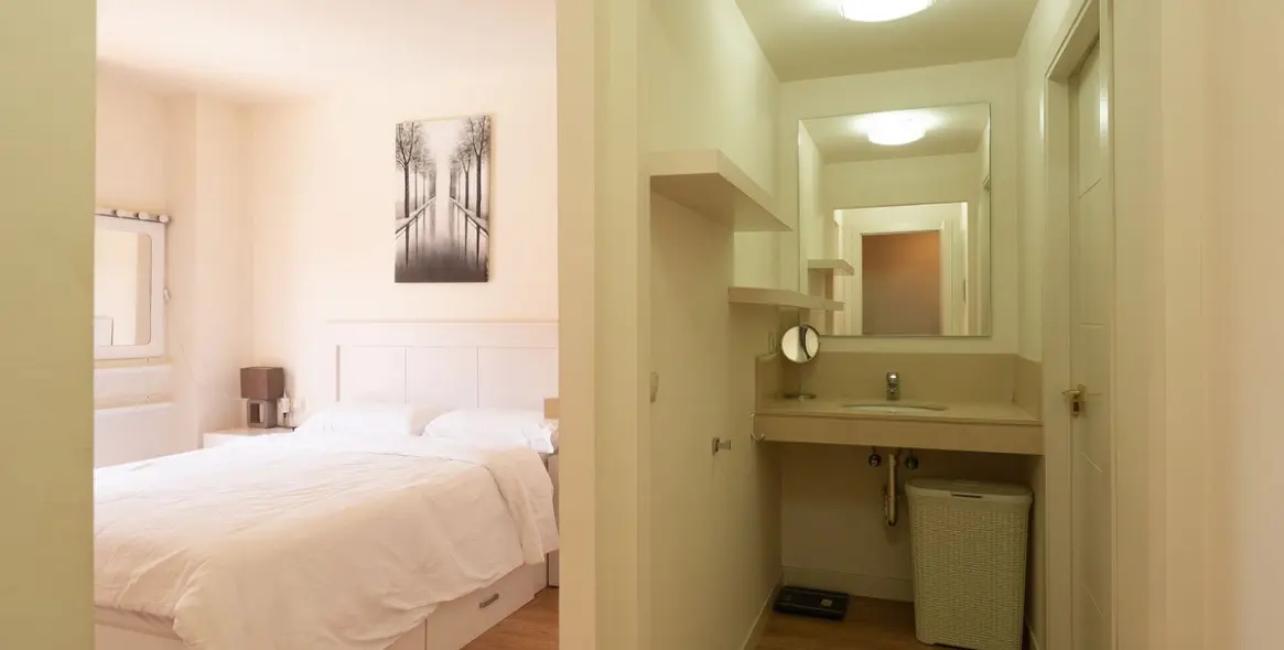 Venta de apartamento en planta media en Benalmadena 38