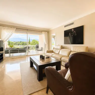 Venta de apartamento en planta media en Los Flamingos