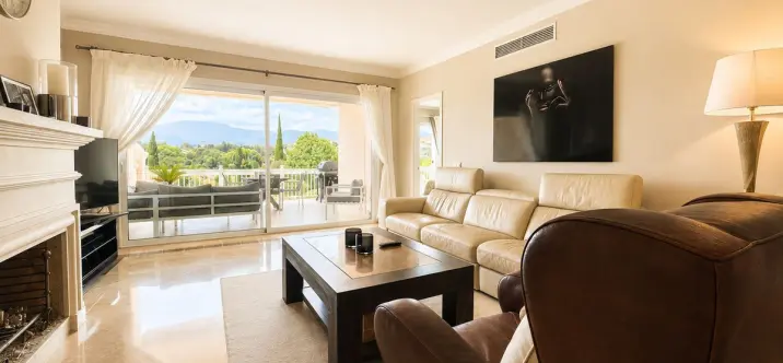 Venta de apartamento en planta media en Los Flamingos 1