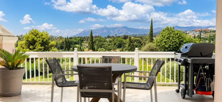 Venta de apartamento en planta media en Los Flamingos 3