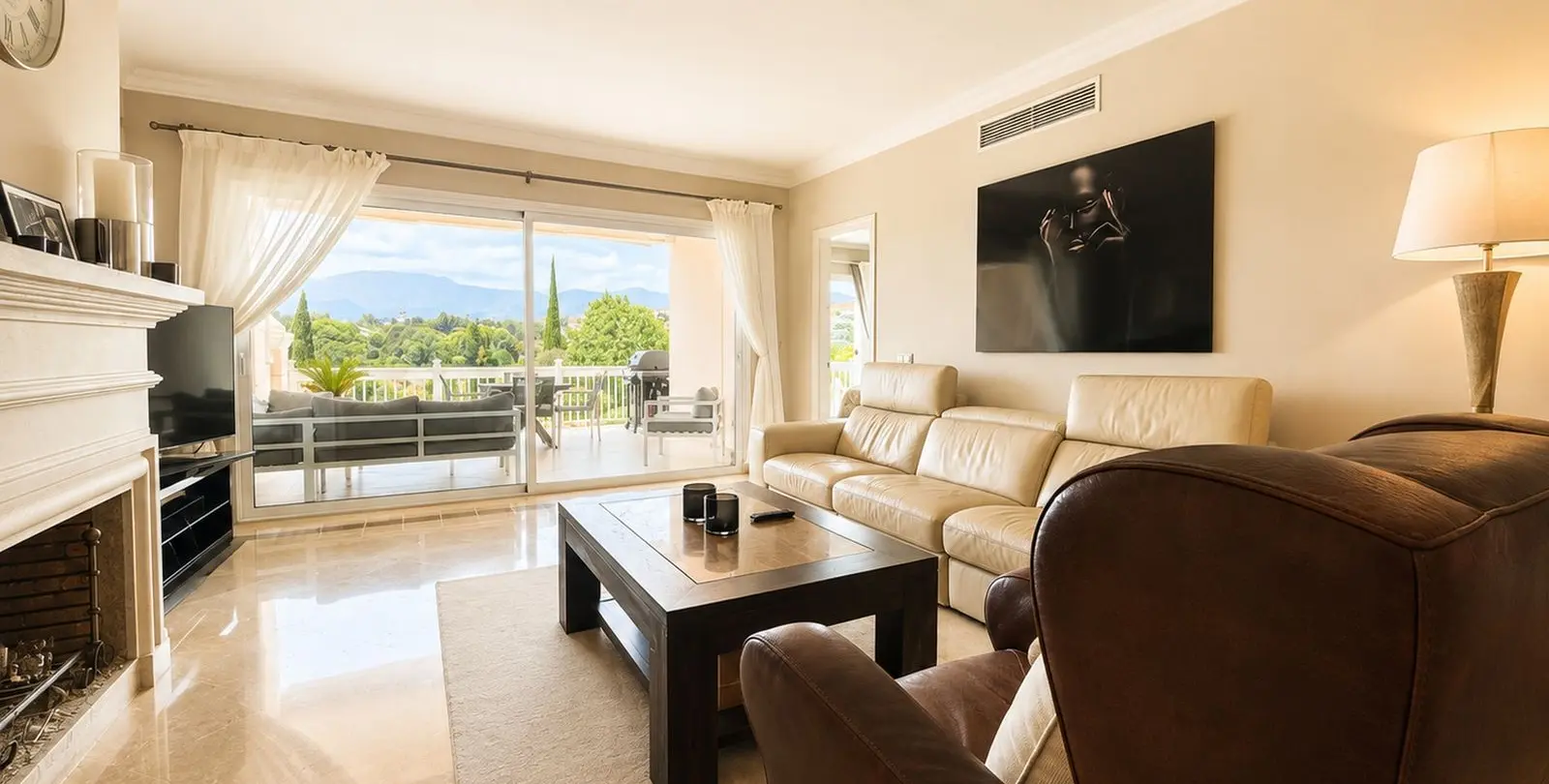 Venta de apartamento en planta media en Los Flamingos 2