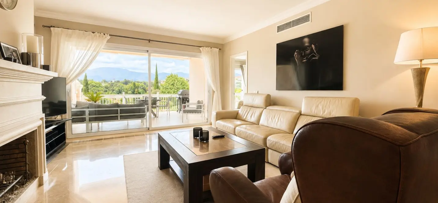 Venta de apartamento en planta media en Los Flamingos 1