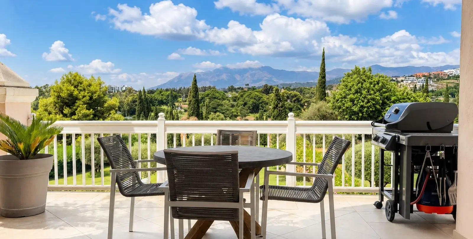 Venta de apartamento en planta media en Los Flamingos 4