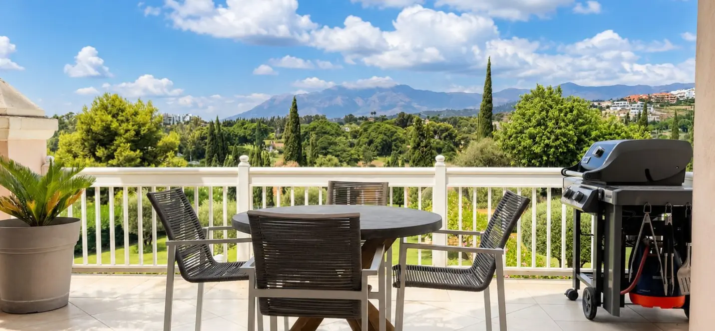 Venta de apartamento en planta media en Los Flamingos 3