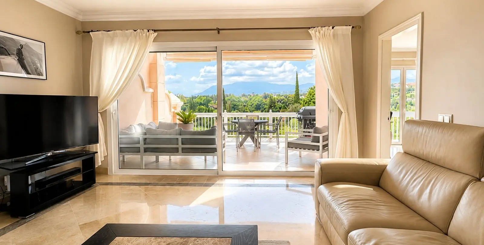 Venta de apartamento en planta media en Los Flamingos 8
