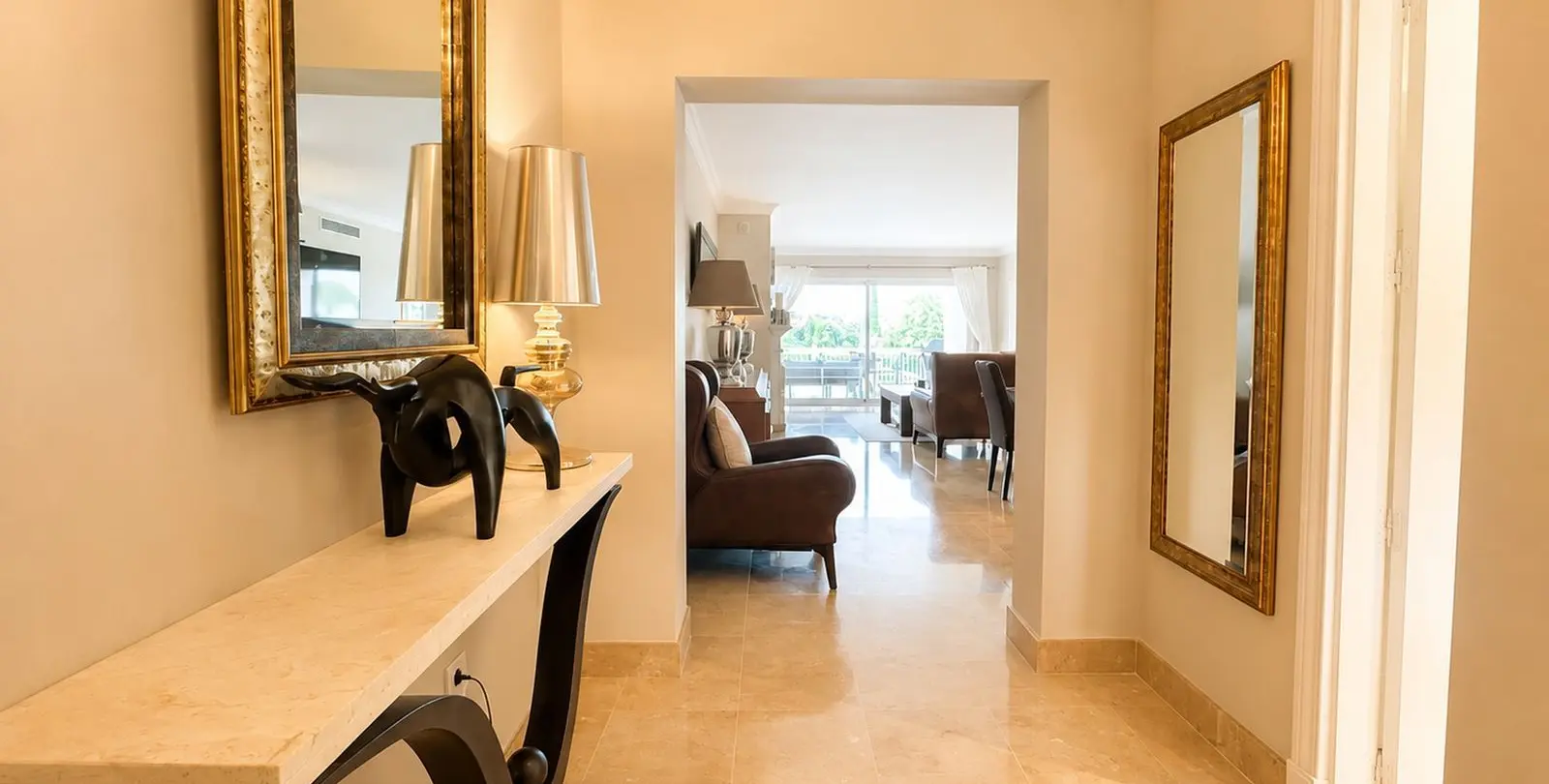 Venta de apartamento en planta media en Los Flamingos 10