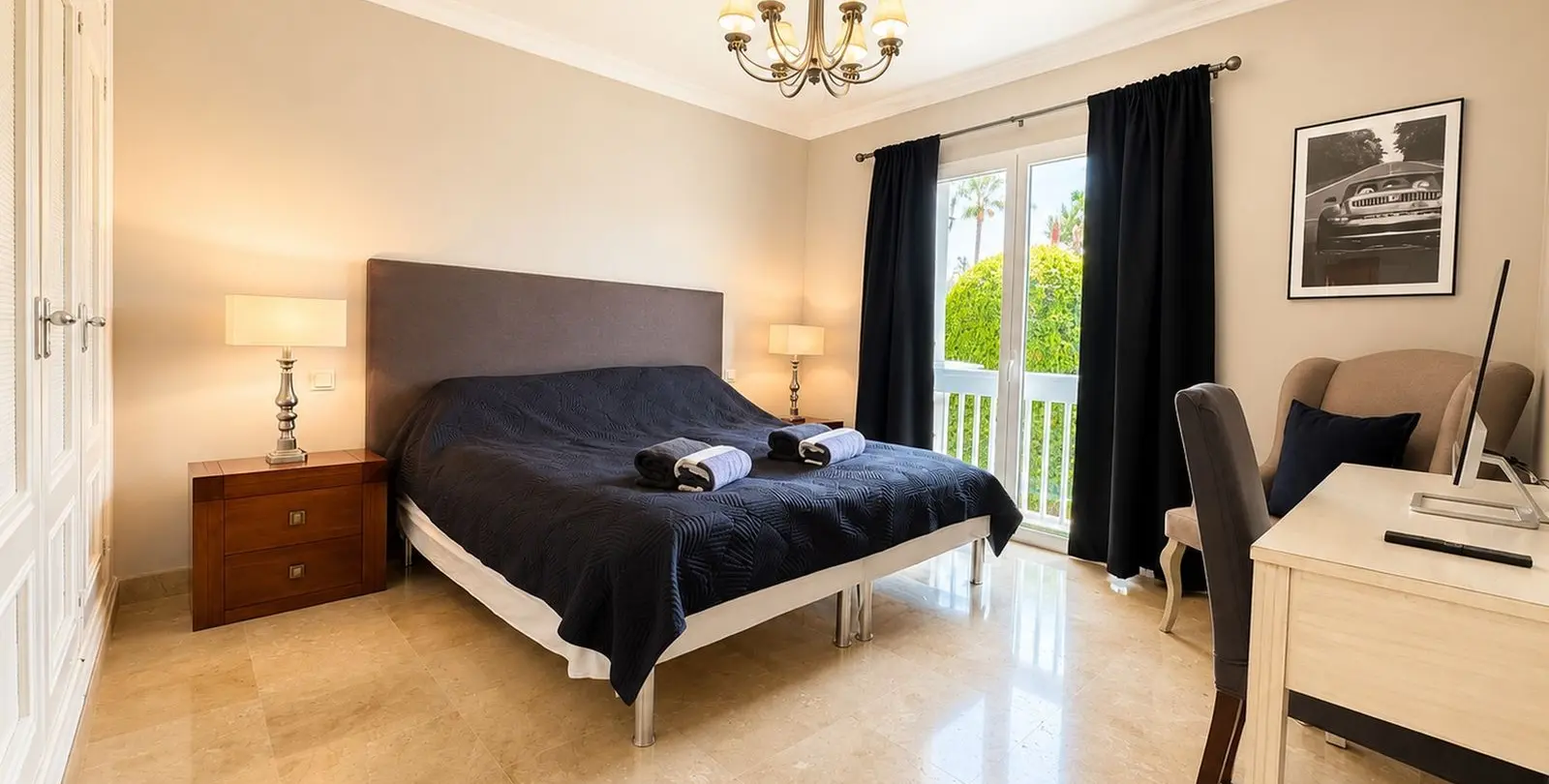 Venta de apartamento en planta media en Los Flamingos 13