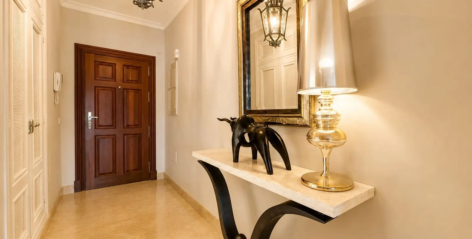 Venta de apartamento en planta media en Los Flamingos 16
