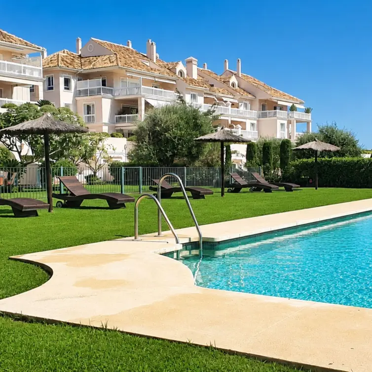 Sale of middle floor apartment in Los Flamingos