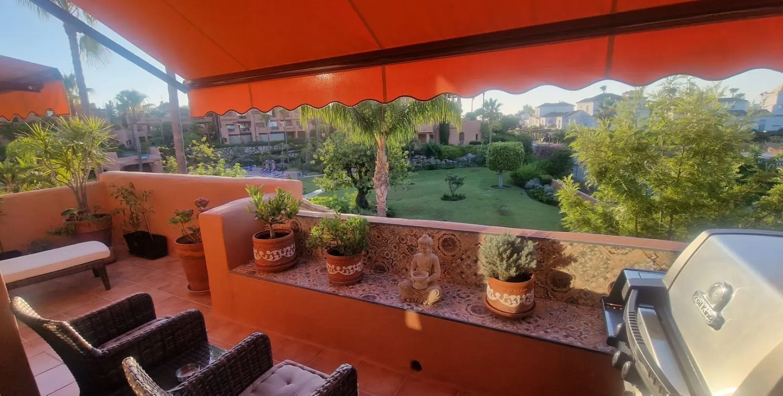 Sale of penthouse in New Golden Mile 19