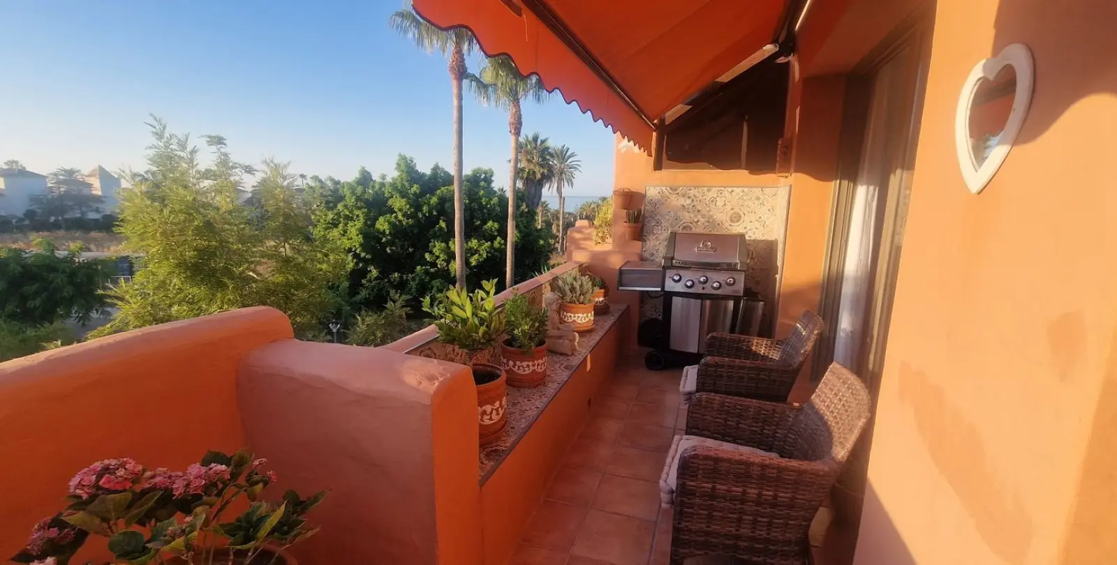Sale of penthouse in New Golden Mile 20