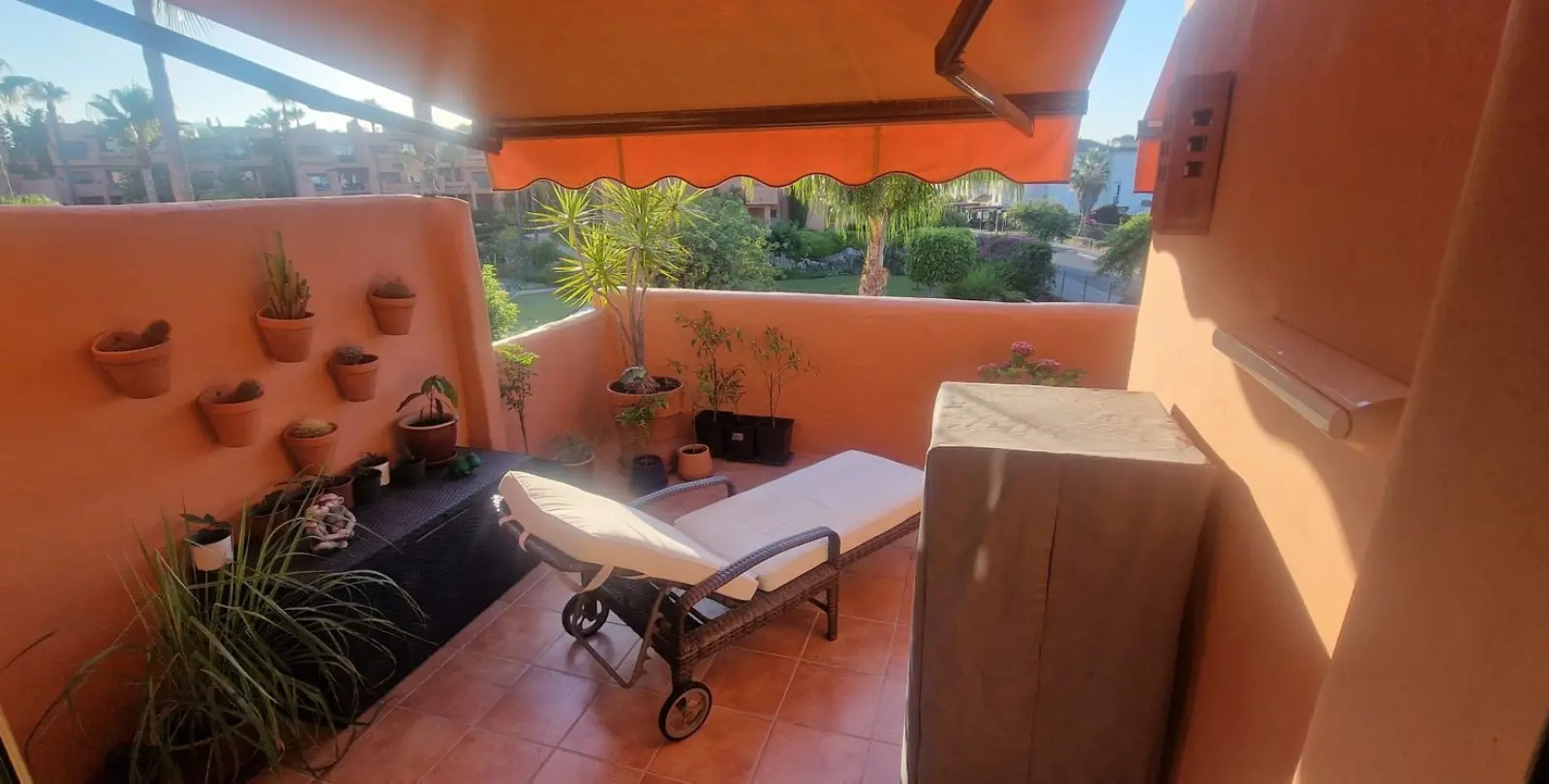 Sale of penthouse in New Golden Mile 21