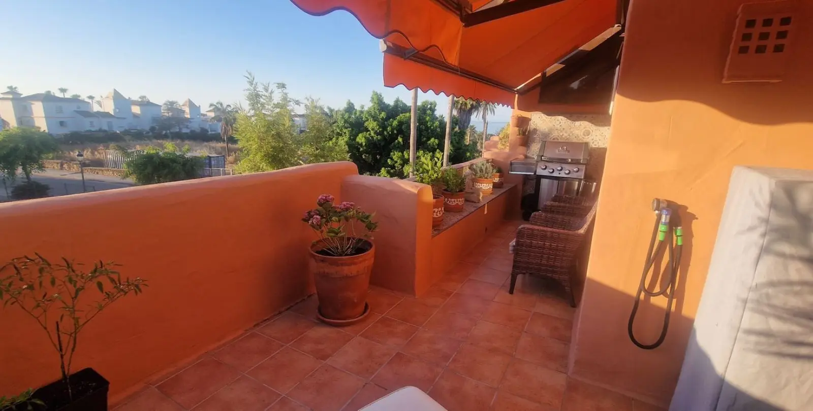 Sale of penthouse in New Golden Mile 22