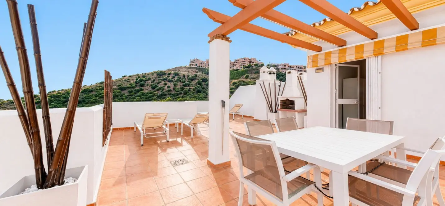 Sale of penthouse duplex in Calahonda 0