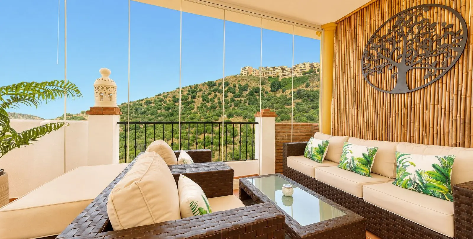 Sale of penthouse duplex in Calahonda 3