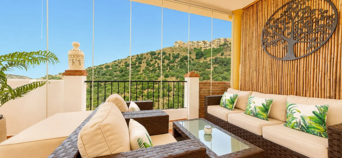 Sale of penthouse duplex in Calahonda 2