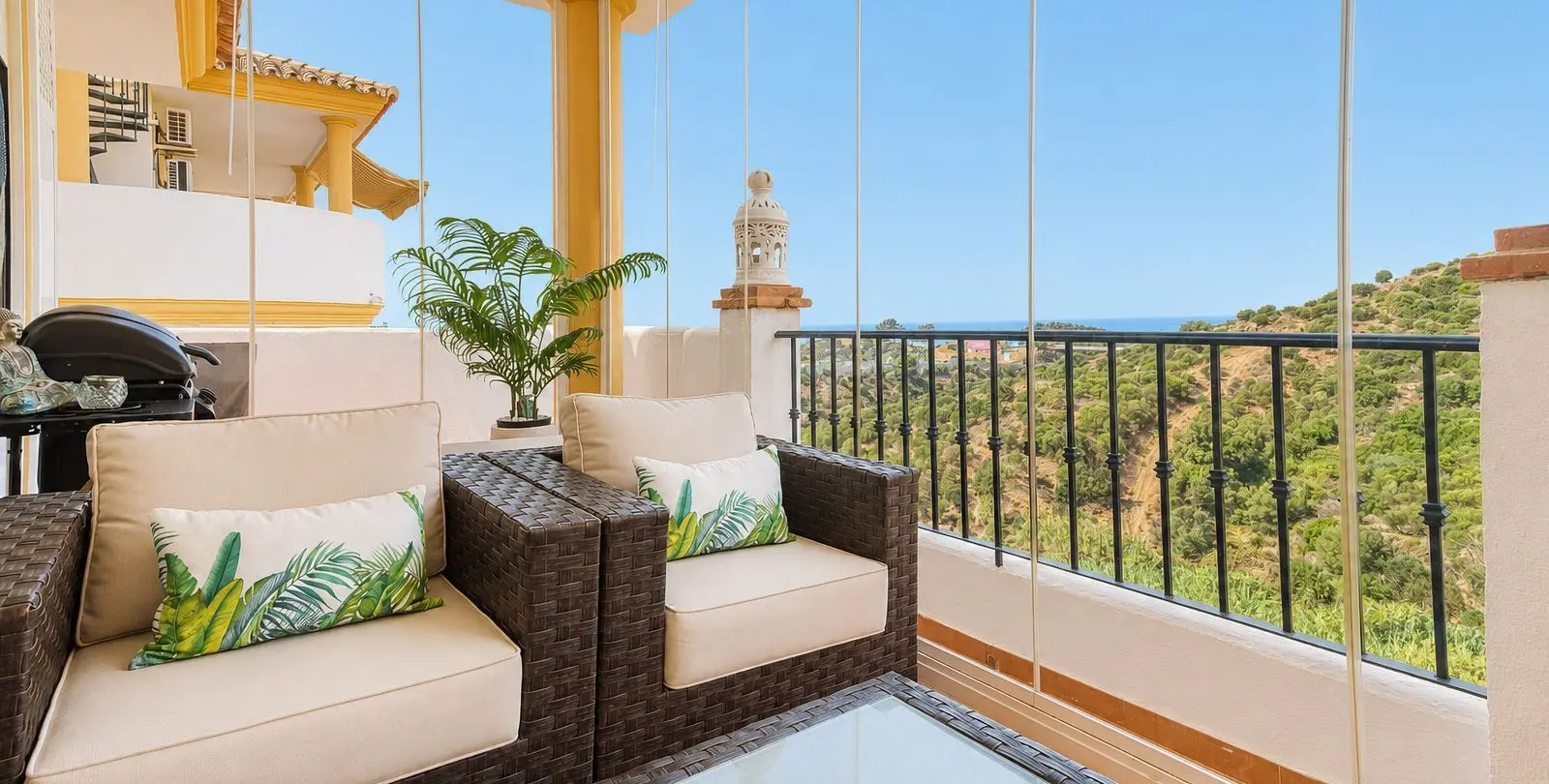 Sale of penthouse duplex in Calahonda 5