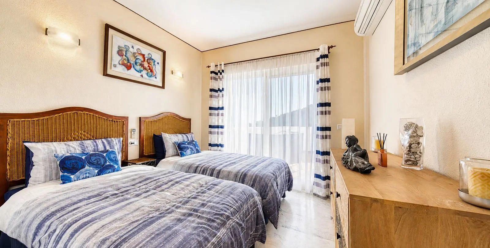 Sale of penthouse duplex in Calahonda 19