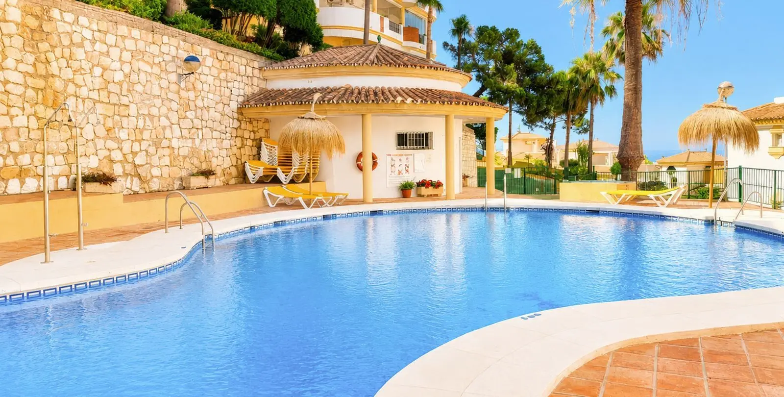 Sale of penthouse duplex in Calahonda 25