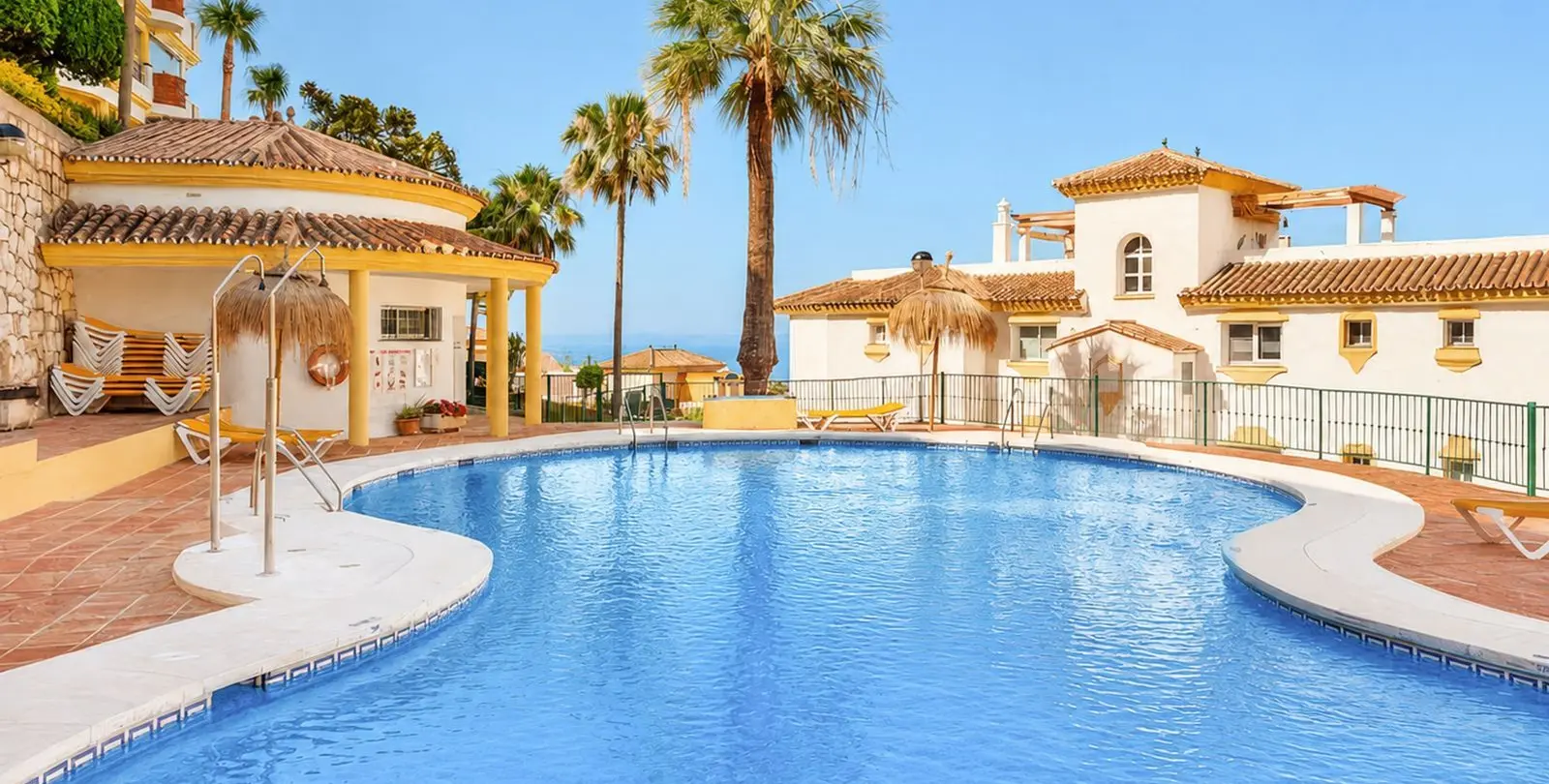 Sale of penthouse duplex in Calahonda 26