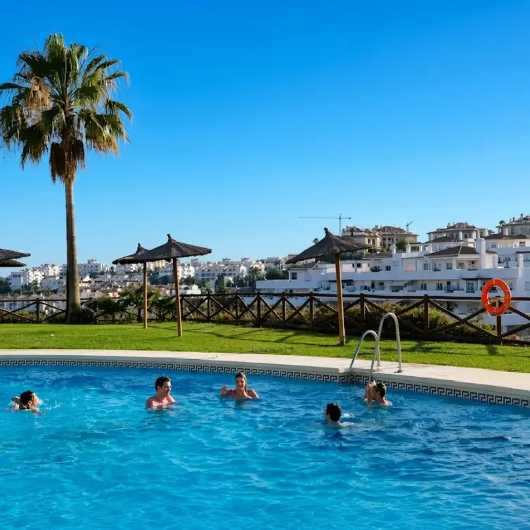 Sale of ground floor apartment in Estepona