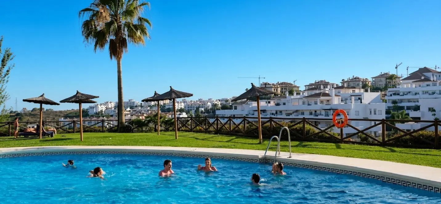 Sale of ground floor apartment in Estepona 0