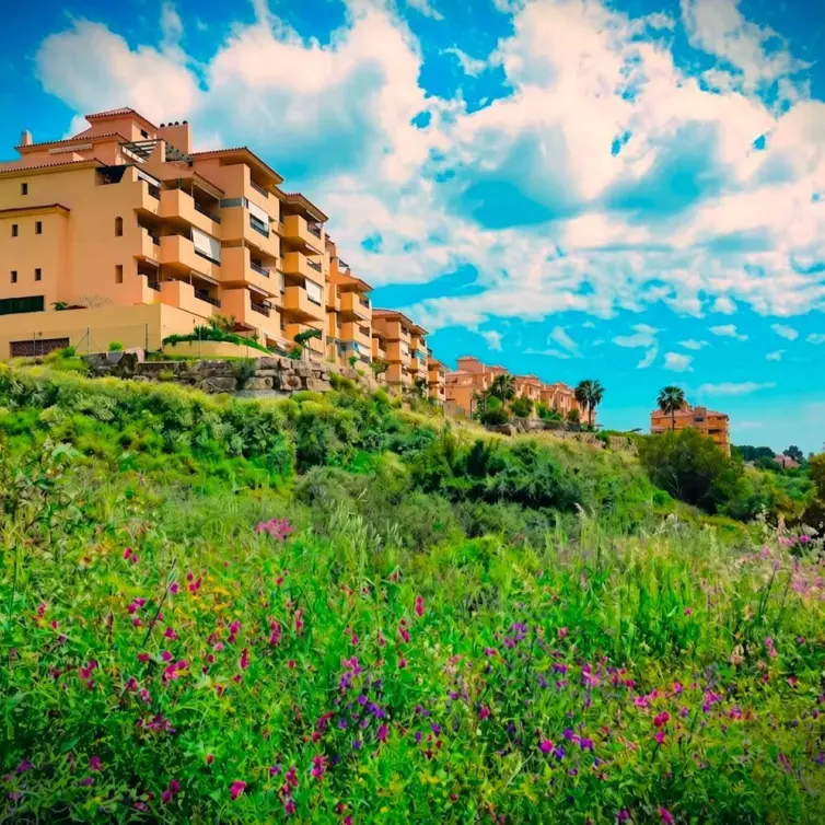 Sale of ground floor apartment in Estepona