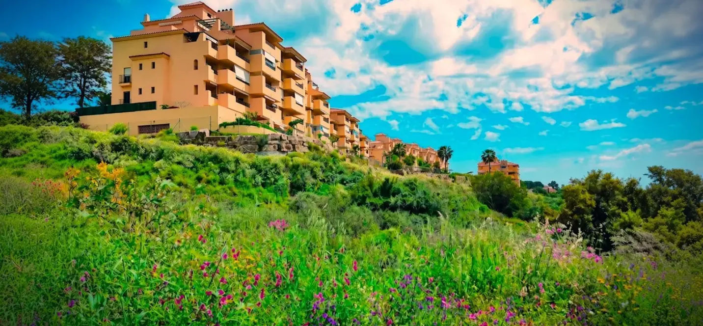 Sale of ground floor apartment in Estepona 1