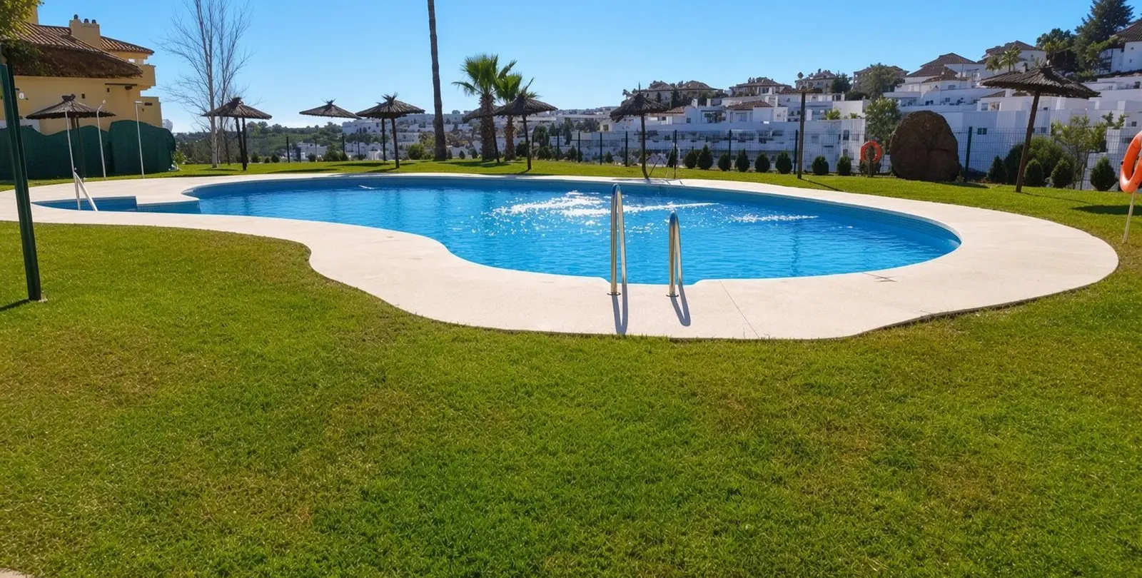 Sale of ground floor apartment in Estepona 14