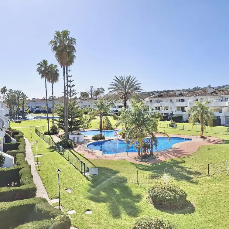 Sale of middle floor apartment in Mijas Golf